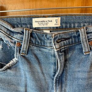 Abercrombie & Fitch Women's Light Blue Cropped Jeans
